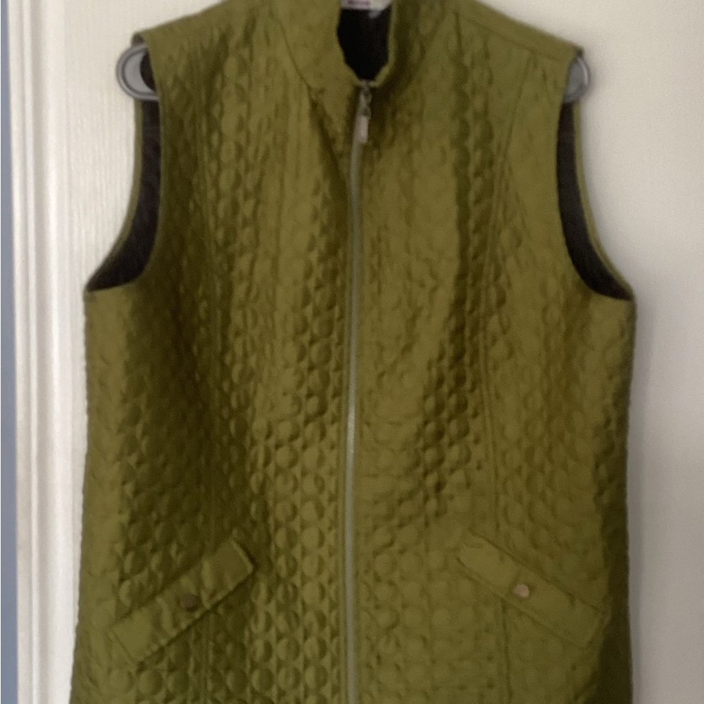 Woman’s Green Light Vest/Shell